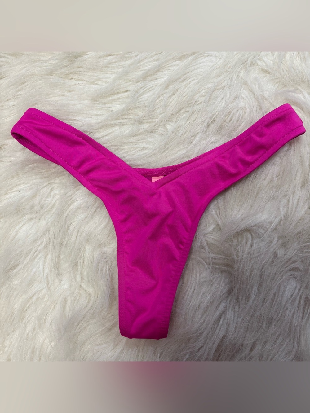 Victoria’s Secret Brazilian Thong Bikini Bottom in Fuscia size Women’s Small